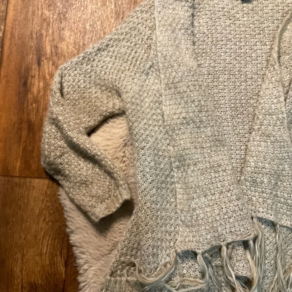 Paper Crane Cardigan Sweater Medium Knit Fringe‎